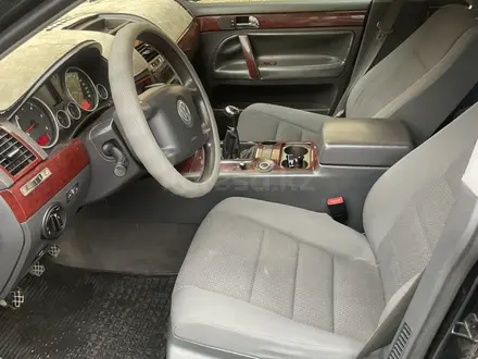 Volkswagen Touareg 2004 года за 4 600 000 тг. в Алматы – фото 5