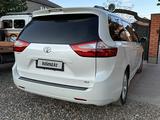 Toyota Sienna 2014 годаfor10 200 000 тг. в Актобе – фото 3