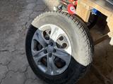 Железные диски с зимней шиповонной резиной 225/65/17 за 120 000 тг. в Алматы – фото 2