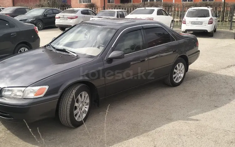 Toyota Camry 2000 года за 3 700 000 тг. в Актобе