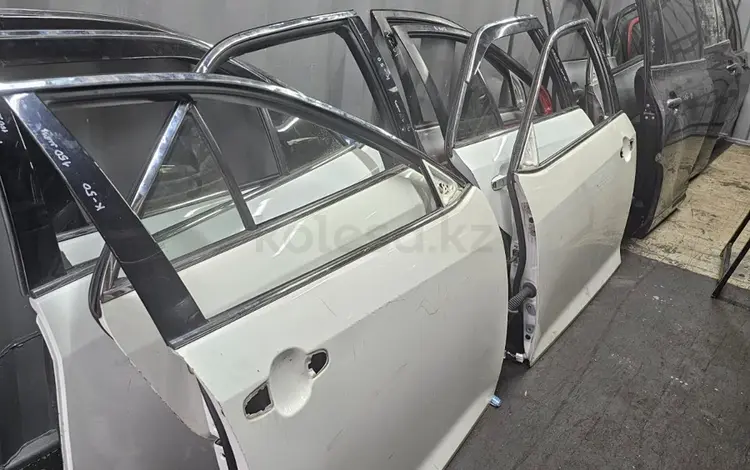 Двери на камри 50 за 9 911 тг. в Алматы