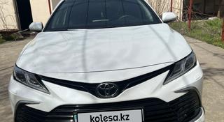Toyota Camry 2021 года за 18 100 000 тг. в Шымкент