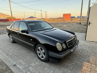 Mercedes-Benz E 240
