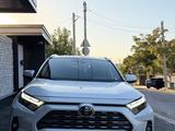 Toyota RAV4 2024 года за 18 500 000 тг. в Шымкент