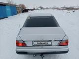 Mercedes-Benz E 200 1992 годаүшін2 600 000 тг. в Атбасар – фото 4