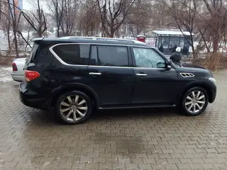 Infiniti QX56, 2011
