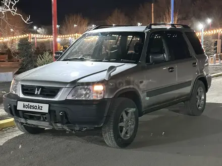 Honda CR-V 1996 года за 3 000 000 тг. в Семей – фото 2