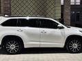 Toyota Highlander 2017 года за 13 500 000 тг. в Алматы – фото 2