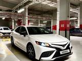 Toyota Camry 2022 года за 14 500 000 тг. в Астана – фото 2