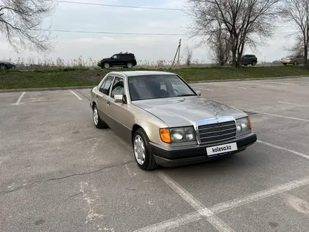 Mercedes-Benz E 260 1992 года за 1 600 000 тг. в Алматы – фото 20