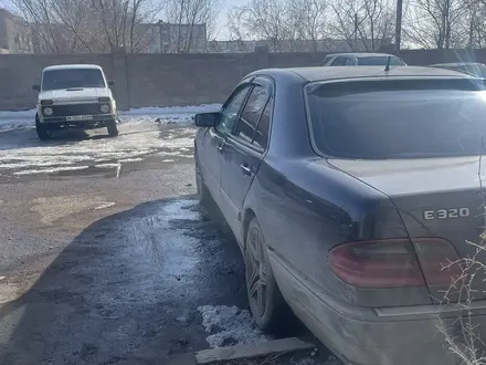 Mercedes-Benz E 320 1996 года за 2 000 000 тг. в Балхаш