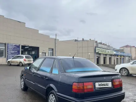 Volkswagen Passat 1994 года за 1 350 000 тг. в Уральск – фото 2