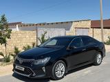 Toyota Camry 2016 года за 9 900 000 тг. в Жанаозен – фото 2