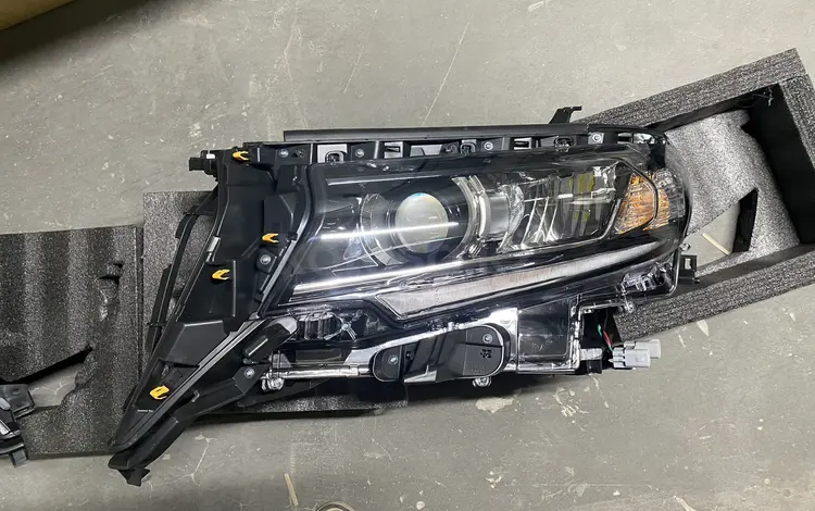 Передние фары на Land Cruiser Prado 150 (2018-2022) за 200 000 тг. в Алматы