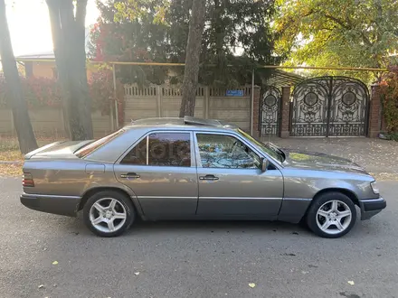 Mercedes-Benz E 260 1990 года за 1 900 000 тг. в Алматы – фото 4