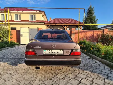 Mercedes-Benz E 260 1992 года за 1 700 000 тг. в Астана – фото 3