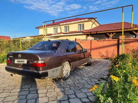 Mercedes-Benz E 260 1992 года за 1 700 000 тг. в Астана – фото 4