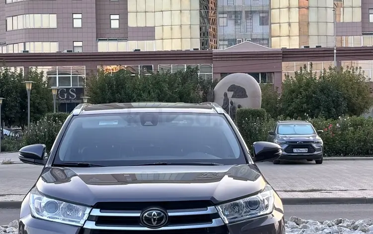 Toyota Highlander 2019 года за 19 800 000 тг. в Уральск