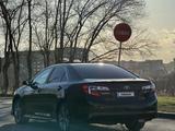 Toyota Camry 2014 года за 10 000 000 тг. в Караганда – фото 2