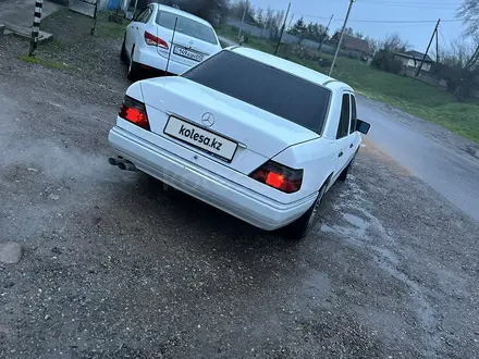 Mercedes-Benz E 280 1993 года за 2 800 000 тг. в Алматы