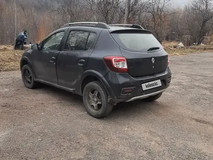 Renault Sandero Stepway 2015 года за 3 300 000 тг. в Алматы – фото 4