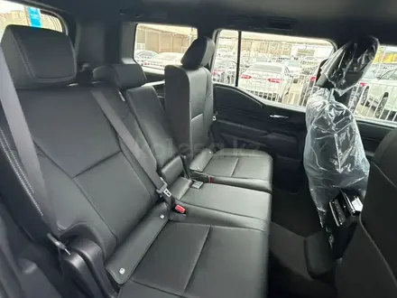 Toyota Land Cruiser Prado 2025 года за 34 500 000 тг. в Атырау – фото 5