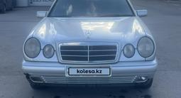 Mercedes-Benz E 230 1998 года за 1 650 000 тг. в Астана – фото 2