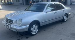 Mercedes-Benz E 230 1998 года за 1 650 000 тг. в Астана