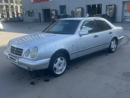 Mercedes-Benz E 230 1998 года за 1 650 000 тг. в Астана
