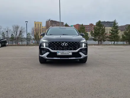 Hyundai Santa Fe 2023 года за 16 500 000 тг. в Астана