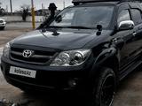 Toyota Fortuner 2006 года за 8 900 000 тг. в Жанаозен