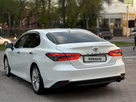 Toyota Camry 2019 года за 14 000 000 тг. в Алматы – фото 5