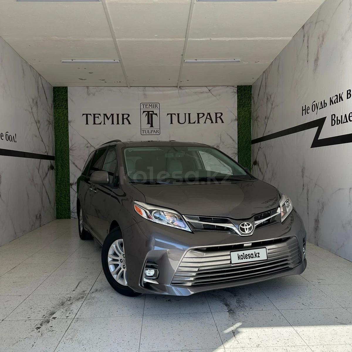 Toyota Sienna 2016 г.