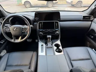 Lexus LX 600