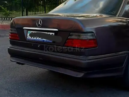 Mercedes-Benz E 220 1993 года за 1 700 000 тг. в Тараз – фото 9