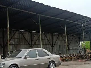 Mercedes-Benz E 230