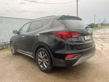 Hyundai Santa Fe 2017 года за 8 000 000 тг. в Актобе – фото 4