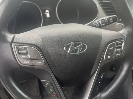 Hyundai Santa Fe 2017 года за 8 000 000 тг. в Актобе – фото 6