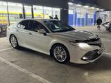 Toyota Camry 2018 года за 14 500 000 тг. в Алматы
