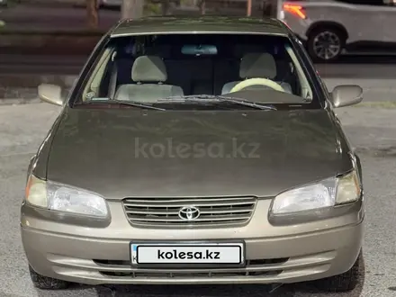 Toyota Camry 1999 года за 2 550 000 тг. в Шымкент – фото 2