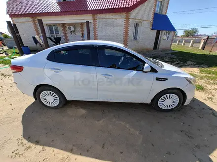 Kia Rio 2015 года за 5 500 000 тг. в Атырау – фото 4