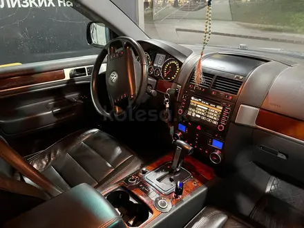 Volkswagen Touareg 2006 года за 5 000 000 тг. в Астана – фото 16