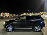 Volkswagen Touareg 2006 года за 5 000 000 тг. в Астана – фото 2