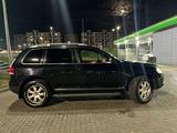 Volkswagen Touareg 2006 года за 5 000 000 тг. в Астана