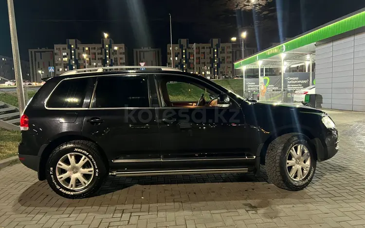 Volkswagen Touareg 2006 года за 5 000 000 тг. в Астана
