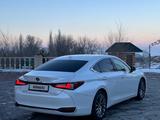 Lexus ES 250 2023 года за 25 500 000 тг. в Алматы – фото 3