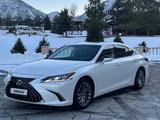 Lexus ES 250 2023 года за 25 500 000 тг. в Алматы