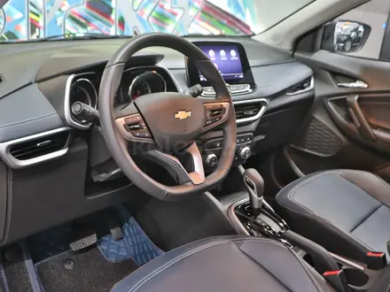 Chevrolet Tracker 2023 года за 9 480 000 тг. в Алматы – фото 12