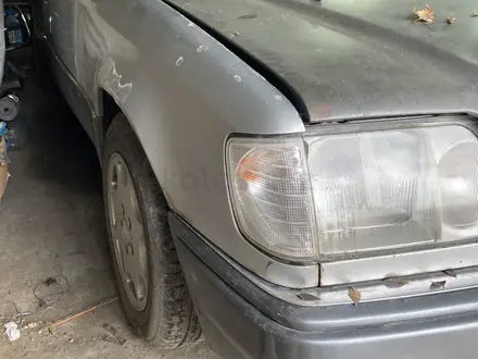 Mercedes-Benz E 230 1992 года за 900 000 тг. в Усть-Каменогорск – фото 3