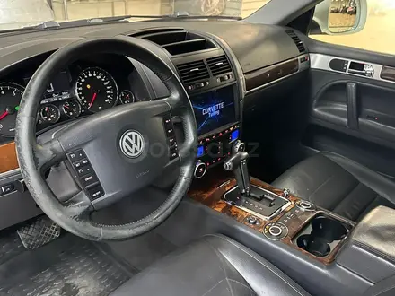 Volkswagen Touareg 2007 года за 6 790 000 тг. в Алматы – фото 10